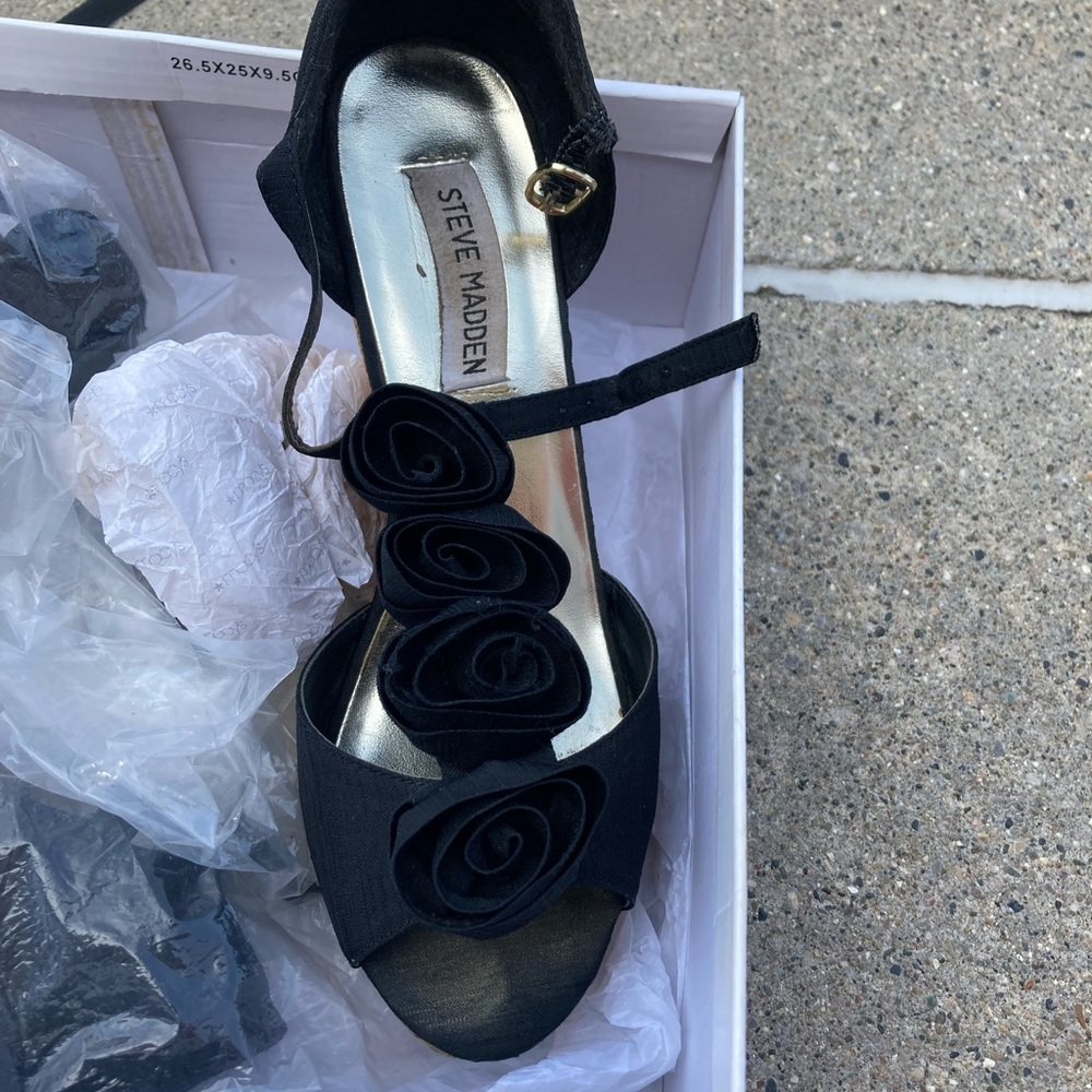 Steve Madden black wedges